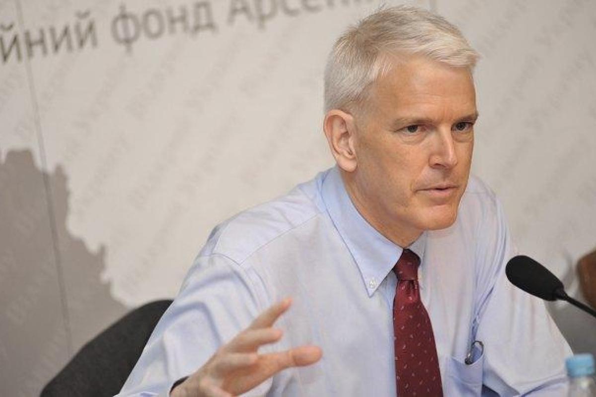 Пайфер: до конца текущего года Украина не выберется из кризиса Пайфер: до конца текущего года Украина не выберется из кризиса