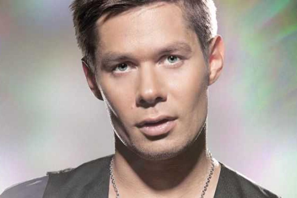 Певец Стас Пьеха неприятно шокировал фанатов своим снимком в рваных плавках Певец Стас Пьеха неприятно шокировал фанатов своим снимком в рваных плавках