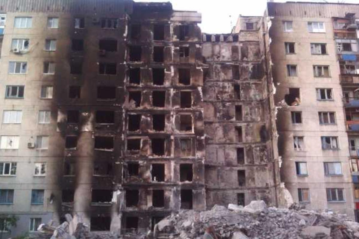 В Лисичанске прошла встреча руководства Луганщины с жильцами разрушенной в результате обстрела многоэтажки В Лисичанске прошла встреча руководства Луганщины с жильцами разрушенной в результате обстрела многоэтажки