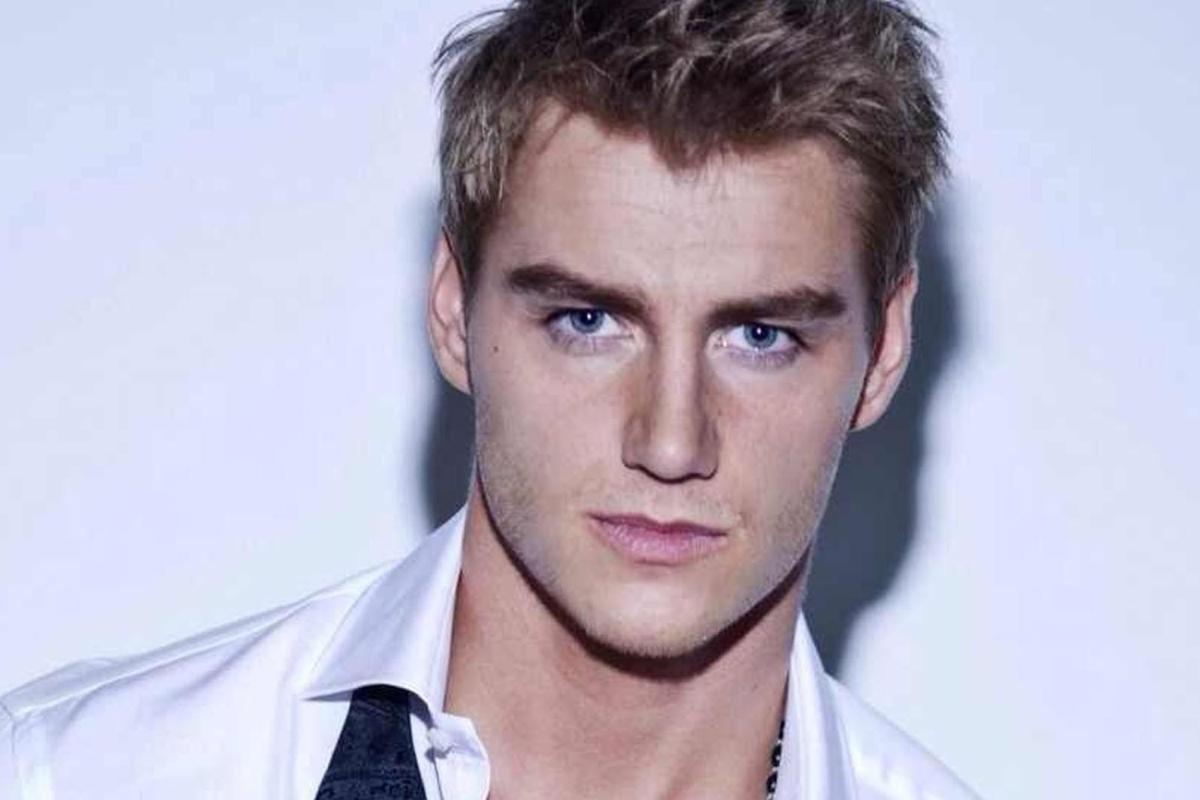 Актер и певец Алексей Воробьев рассказал, как складывается его жизнь после тяжелого инсульта 