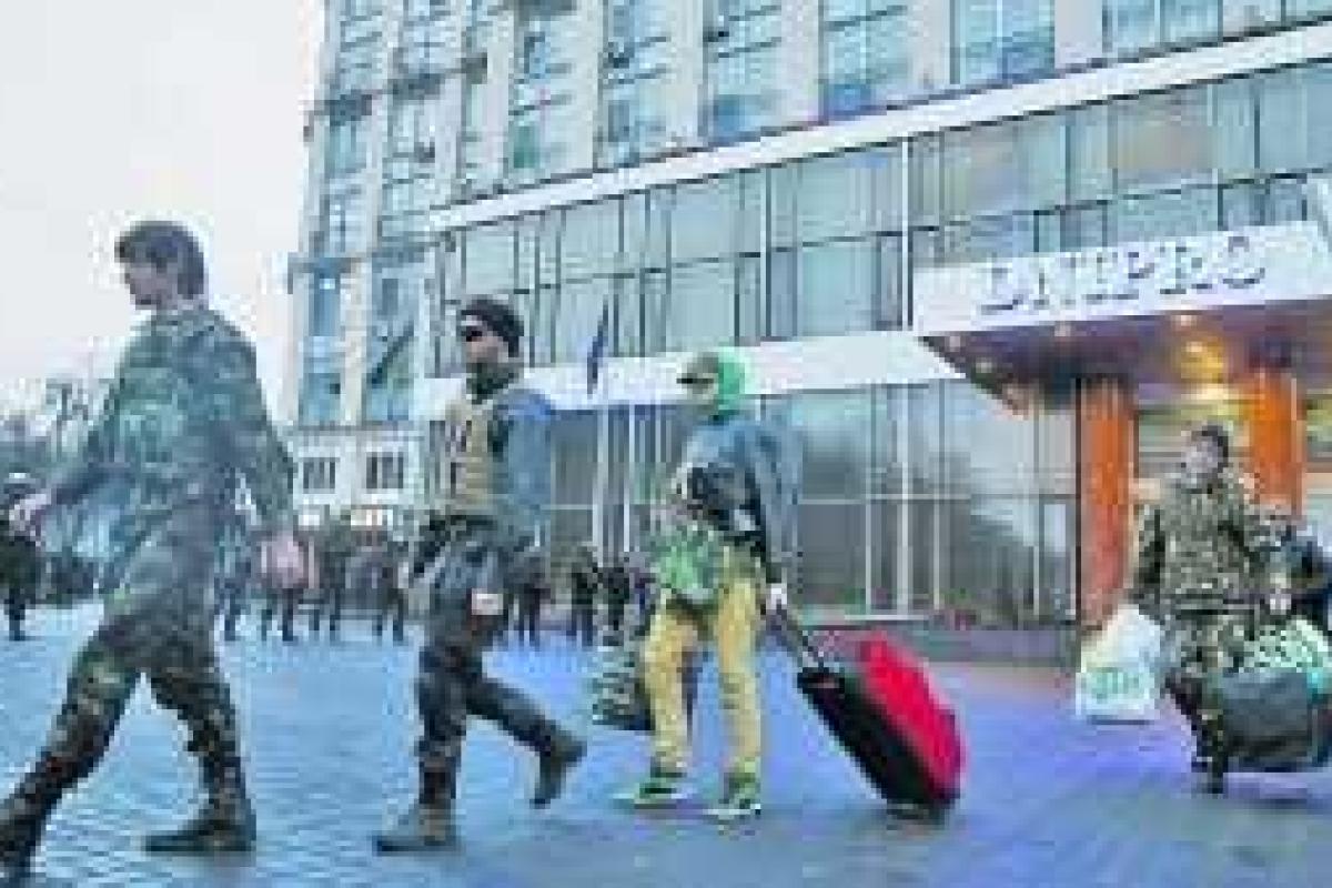 В Киеве из гостиницы "Днепр" со скандалом и полицией выселили людей, называющих себя активистами "ПС" В Киеве из гостиницы "Днепр" со скандалом и полицией выселили людей, называющих себя активистами "ПС"