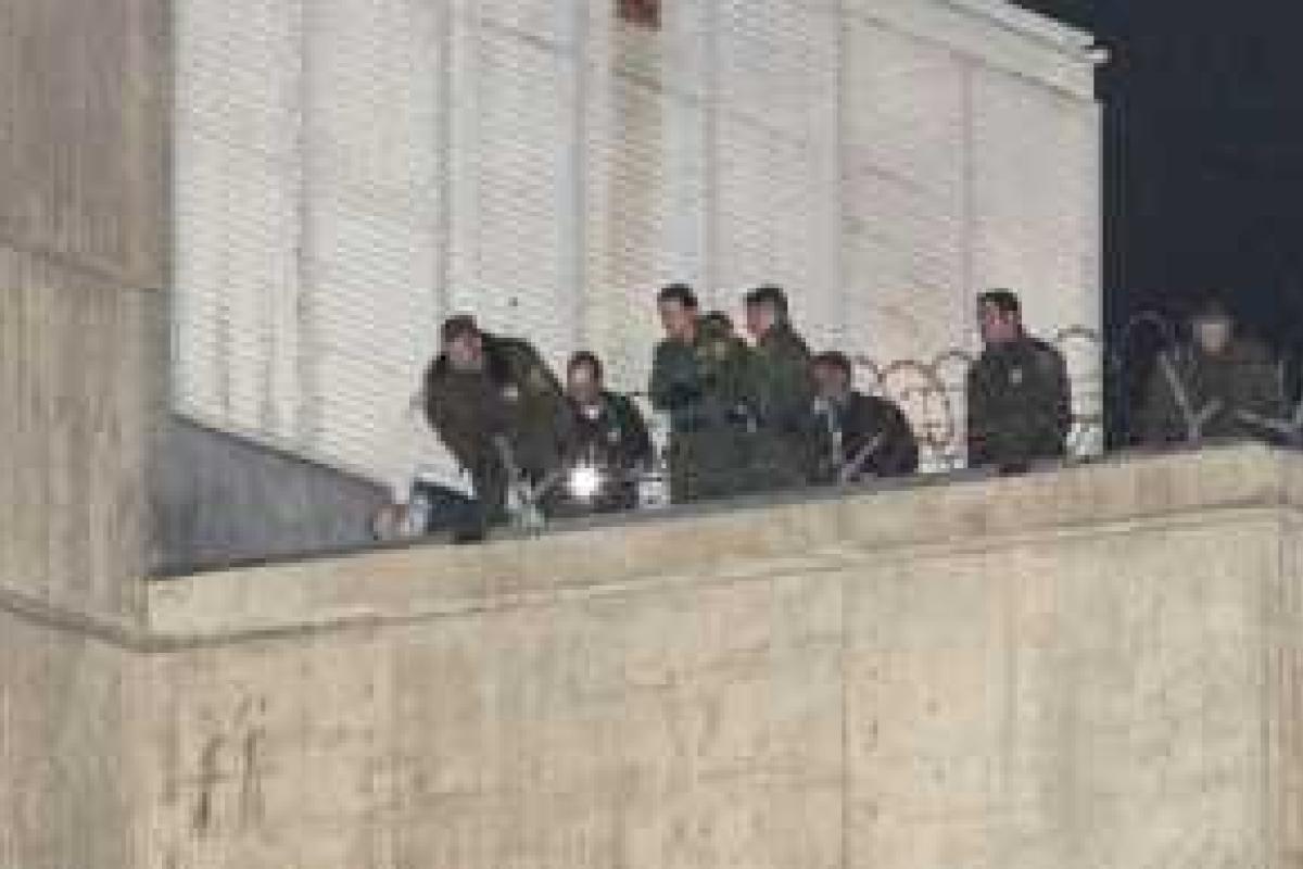 В США из тюрьмы совершил побег жестокий убийца: объявлена награда за информацию о беглецах