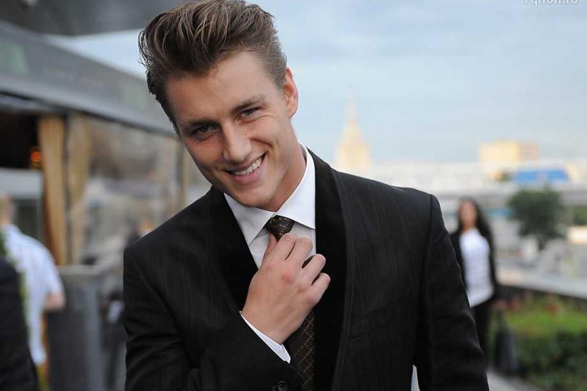 Певец и актер Алексей Воробьев празднует 28-летие