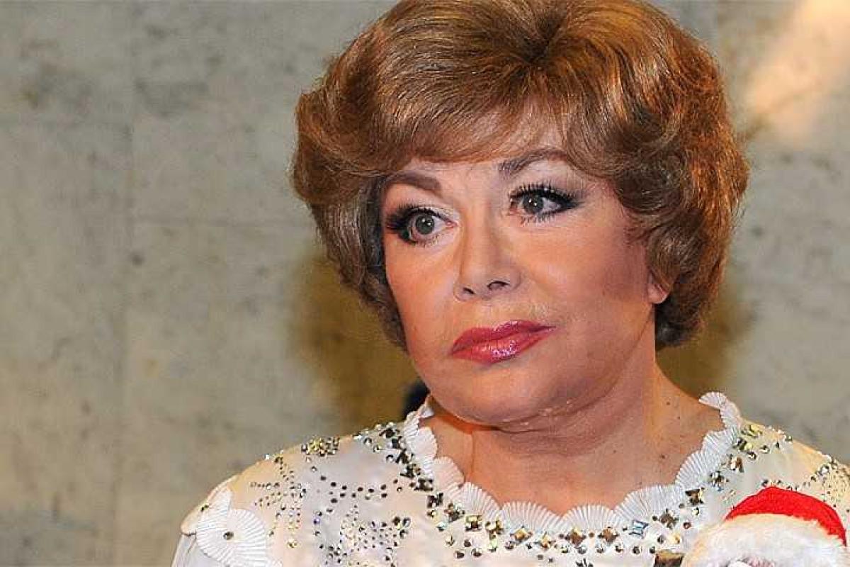 Российская певица Эдита Пьеха убеждена, что Россия страдает из-за американцев Российская певица Эдита Пьеха убеждена, что Россия страдает из-за американцев