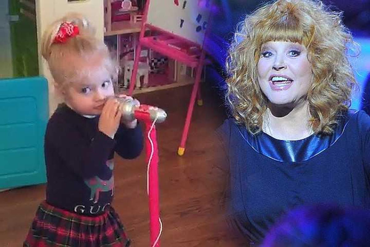 Алла Пугачева в Instagram впервые показала видео со своей дочерью Лизой