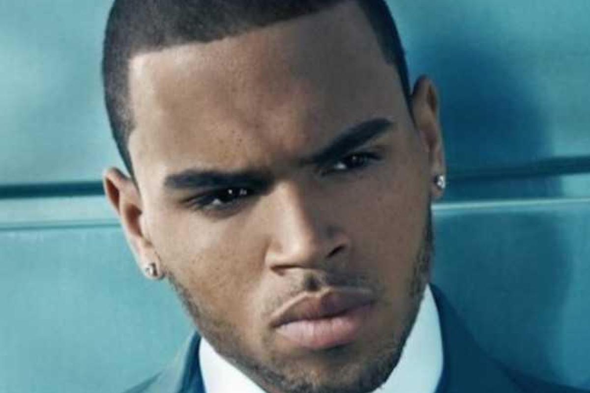 Певец Крис Браун оказался под следствием по обвинению в избиении женщины Певец Крис Браун оказался под следствием по обвинению в избиении женщины