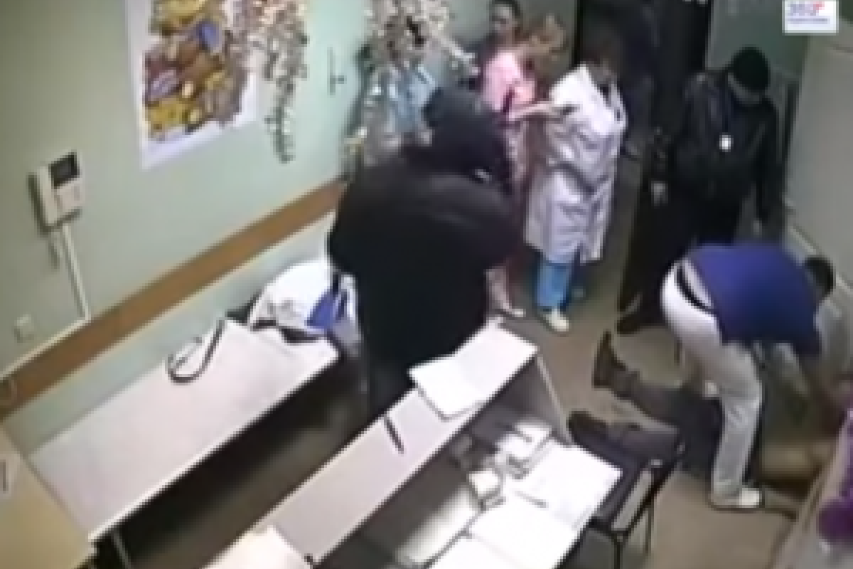 Фатальный поход в больницу: в Белгороде медик прямо в приемном покое до смерти избил пациента. Видео