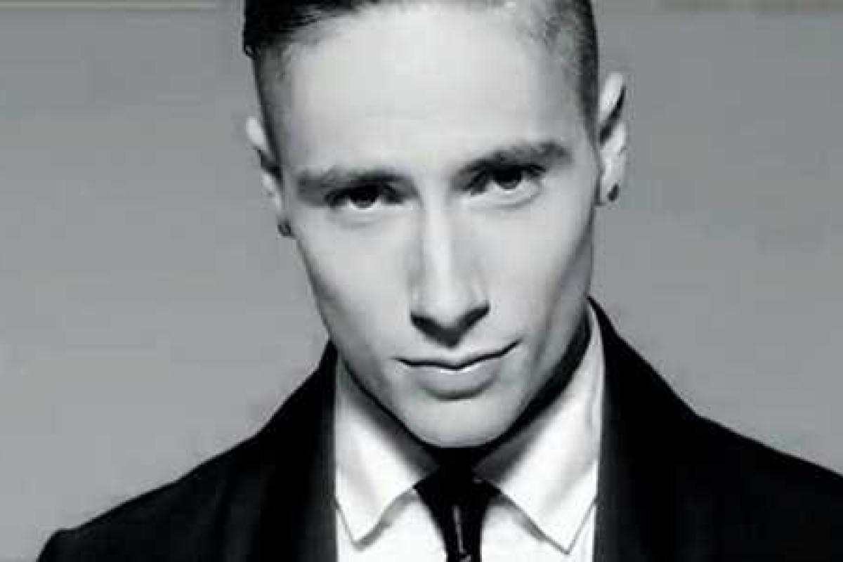 В центре Киева неизвестные избили участника группы "Quest Pistols Show" В центре Киева неизвестные избили участника группы "Quest Pistols Show"