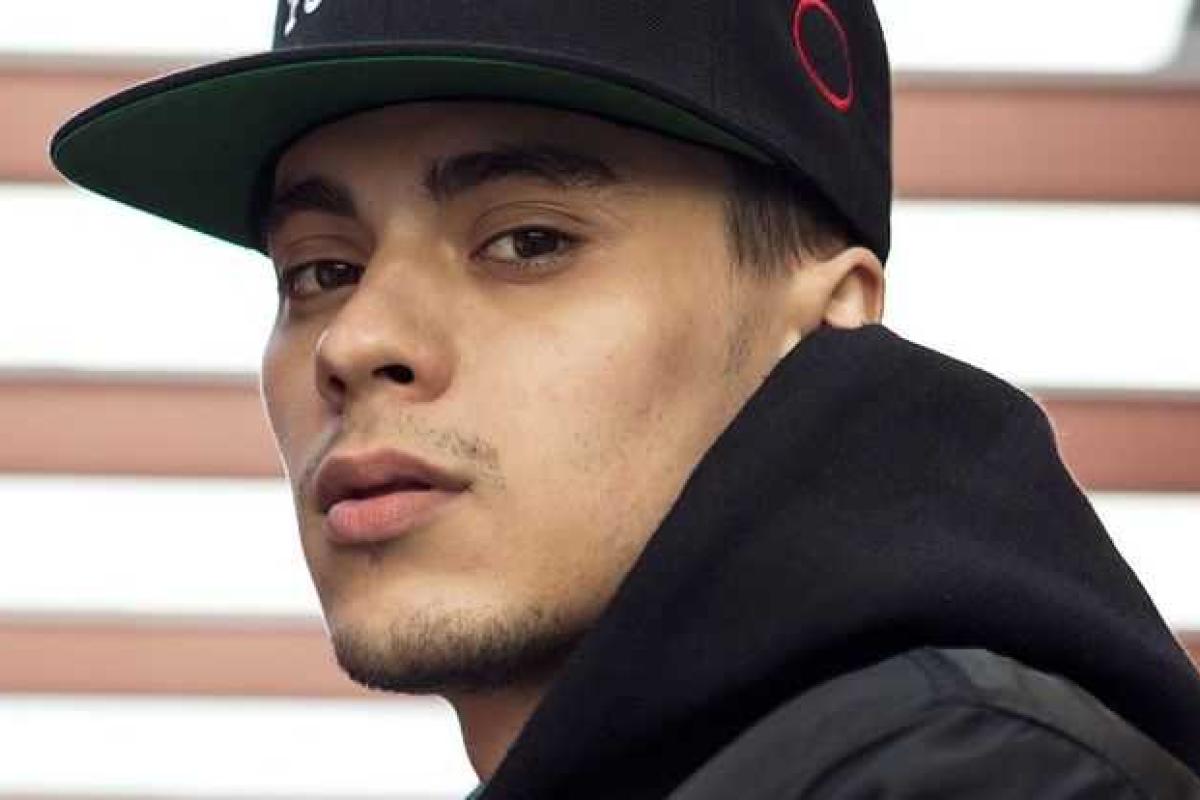 Финский рэпер Микаэль Габриэл сделал тату с портретом Путина 