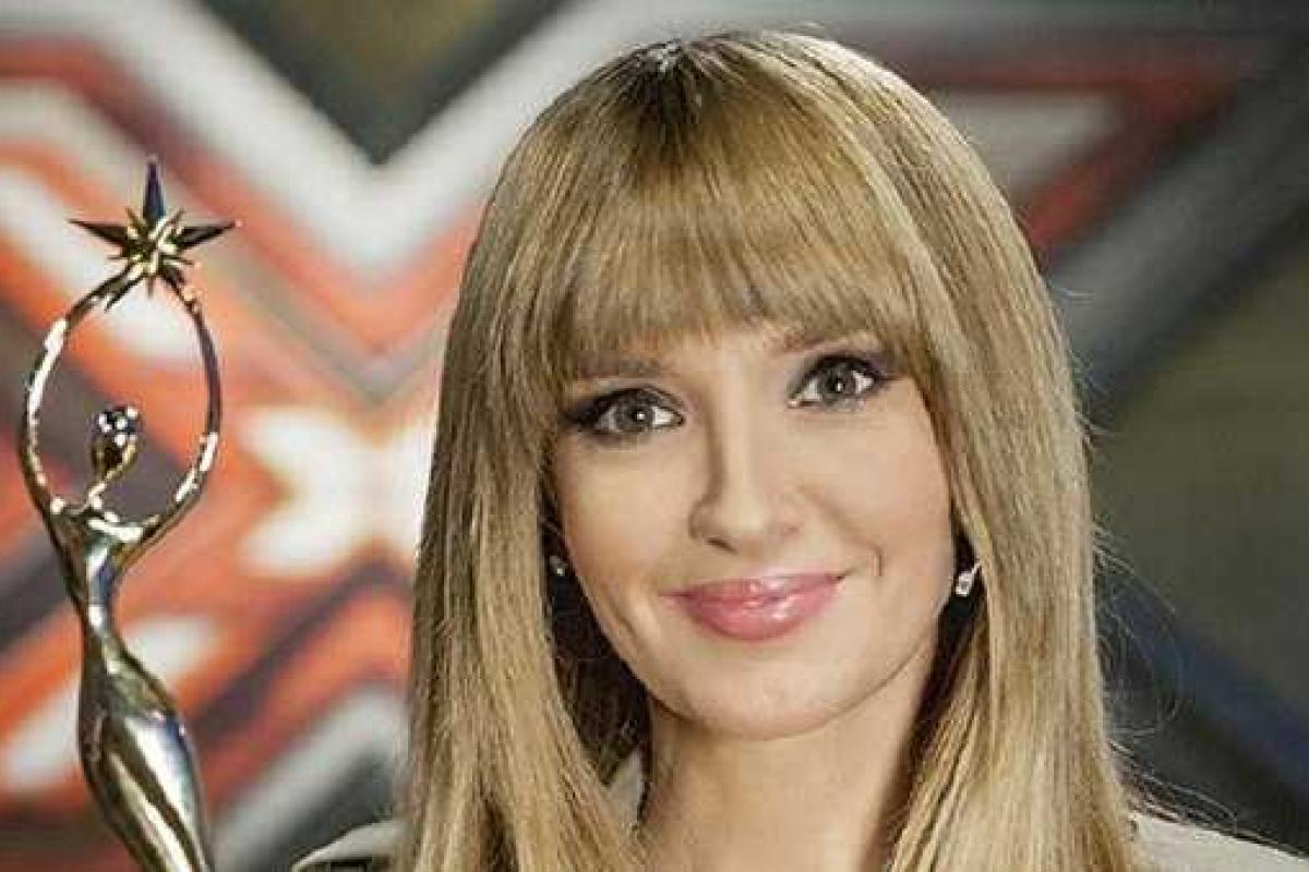 Активисты "Правого сектора" требуют убрать с голубых экранов телеведущую Оксану Марченко