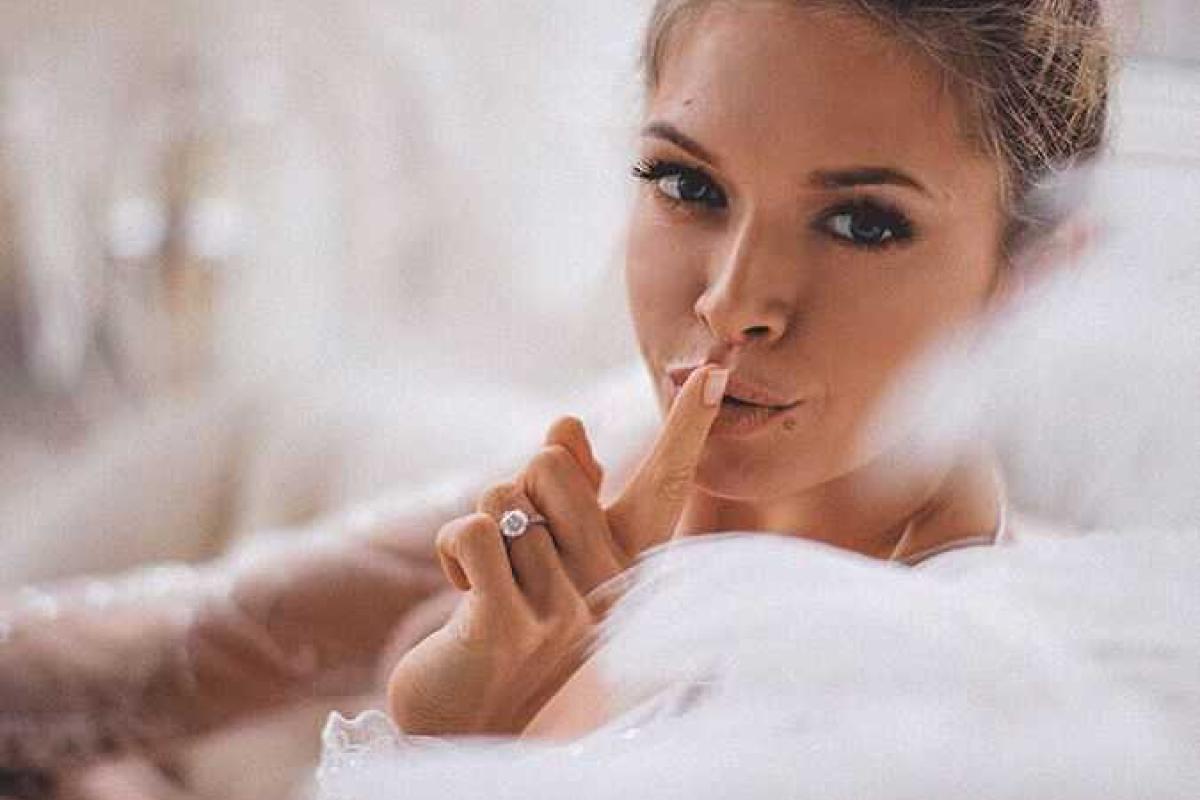 Поклонники Веры Брежневой вновь заподозрили певицу в беременности