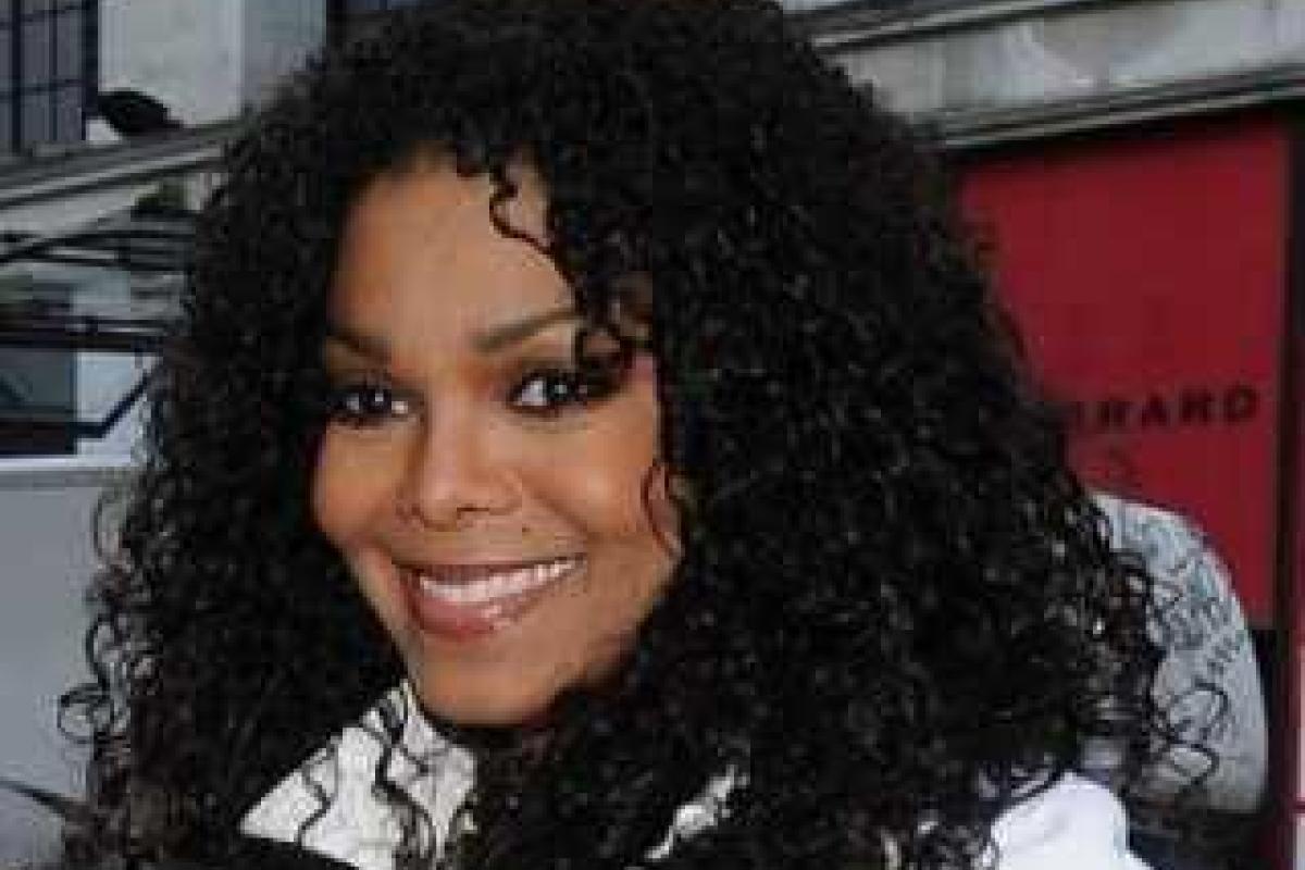 Джанет Джексон ложится под нож хирурга: у певицы обнаружили опухоль в гортани 