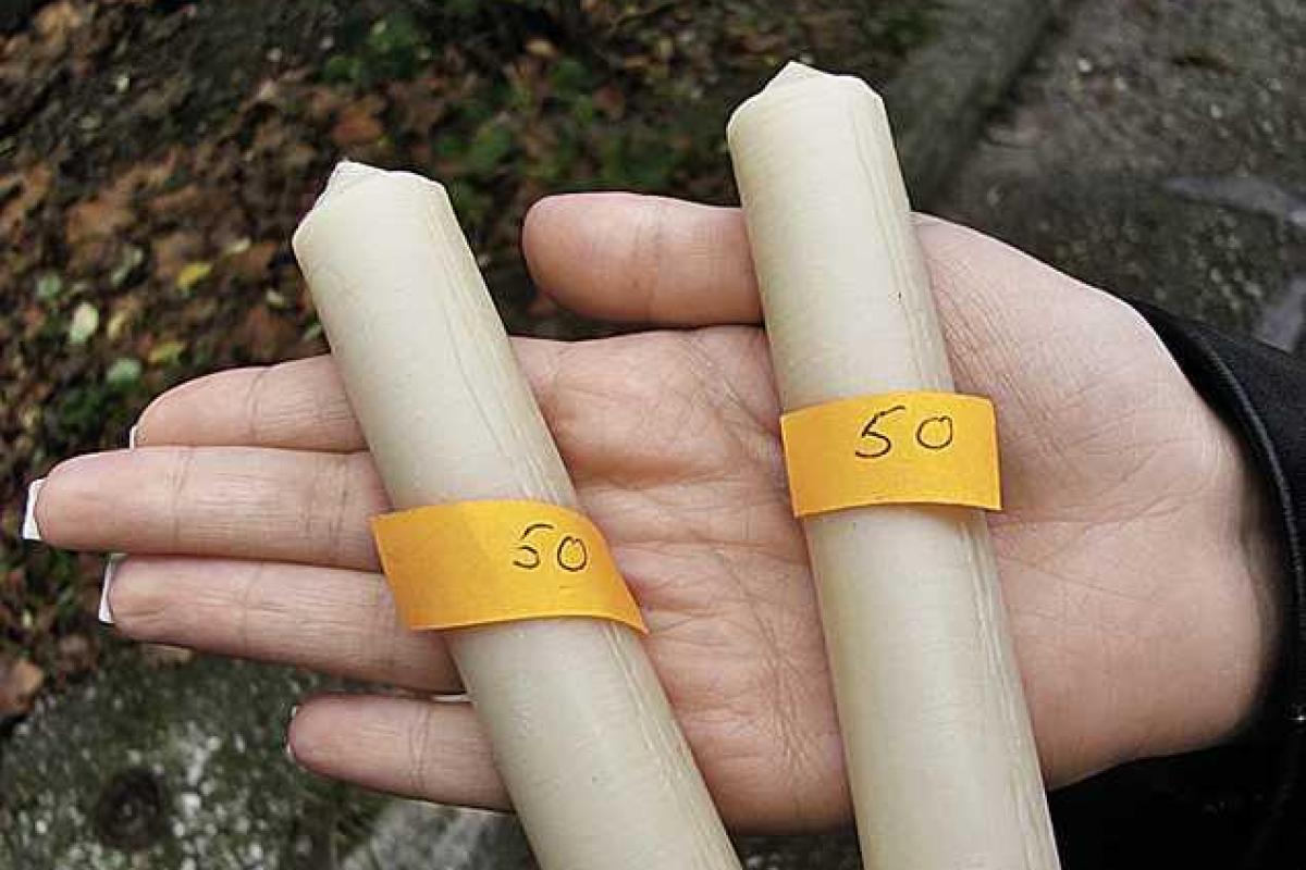 В Керчи покупателей в магазин заманивают обещанием бесплатно подарить свечу В Керчи покупателей в магазин заманивают обещанием бесплатно подарить свечу