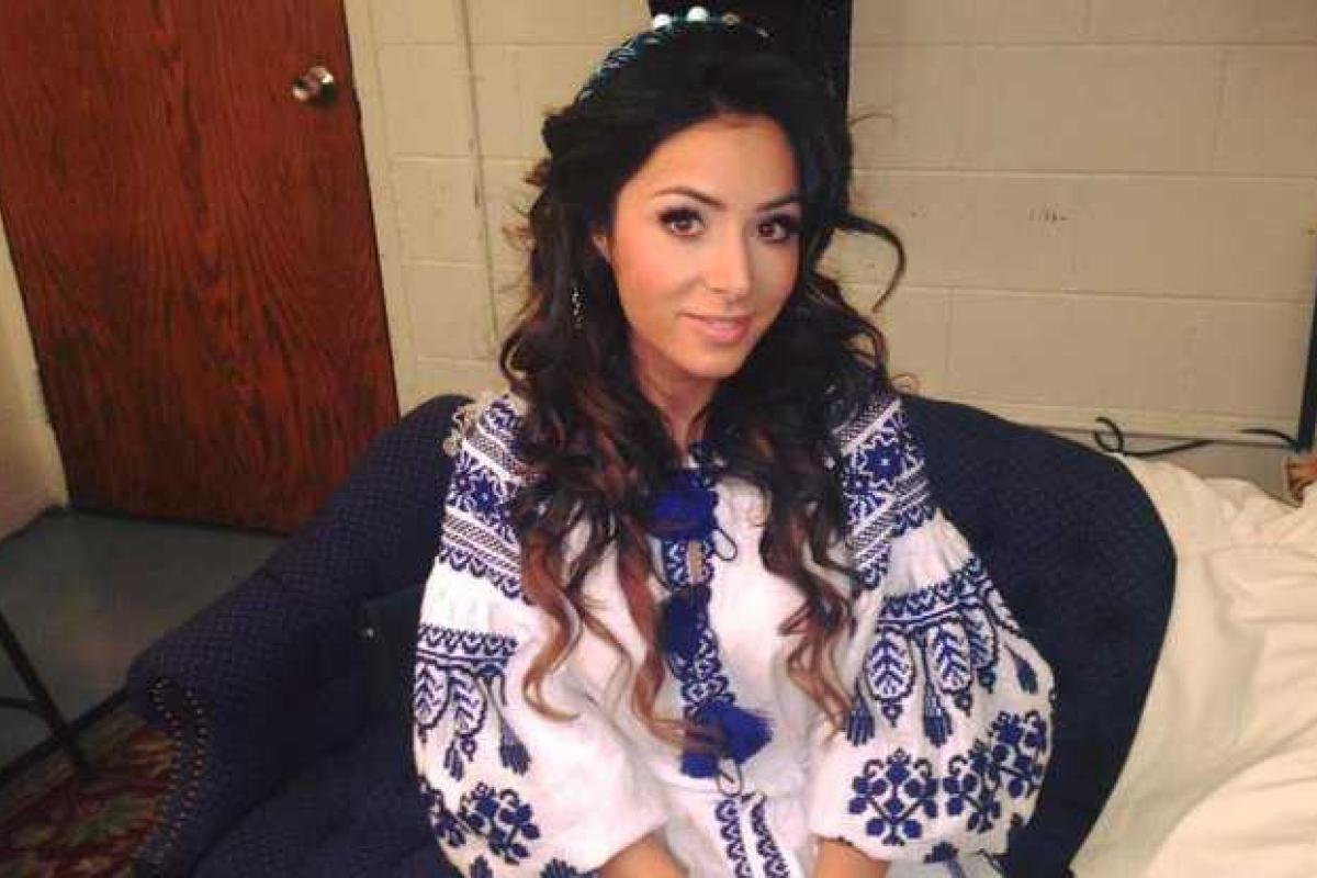 Певица Злата Огневич в Дубае произвела фурор украинским нарядом