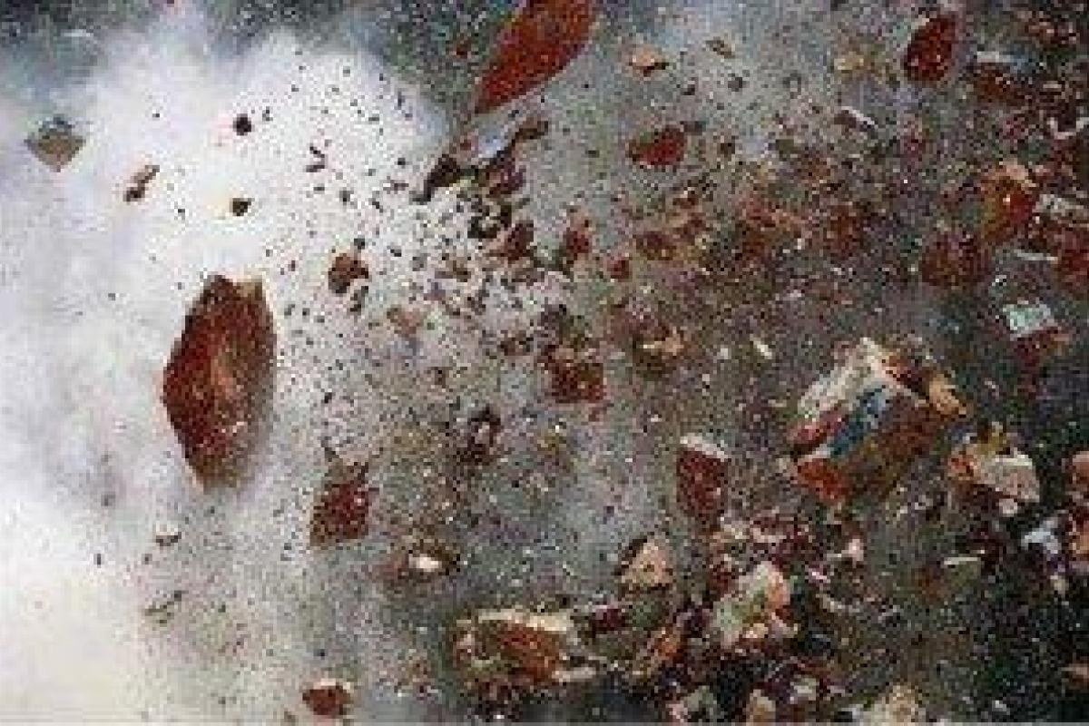 В Луганске пьяный боевик, разозлившись на жену, взорвал в доме гранату и сам получил осколочные ранения В Луганске пьяный боевик, разозлившись на жену, взорвал в доме гранату и сам получил осколочные ранения