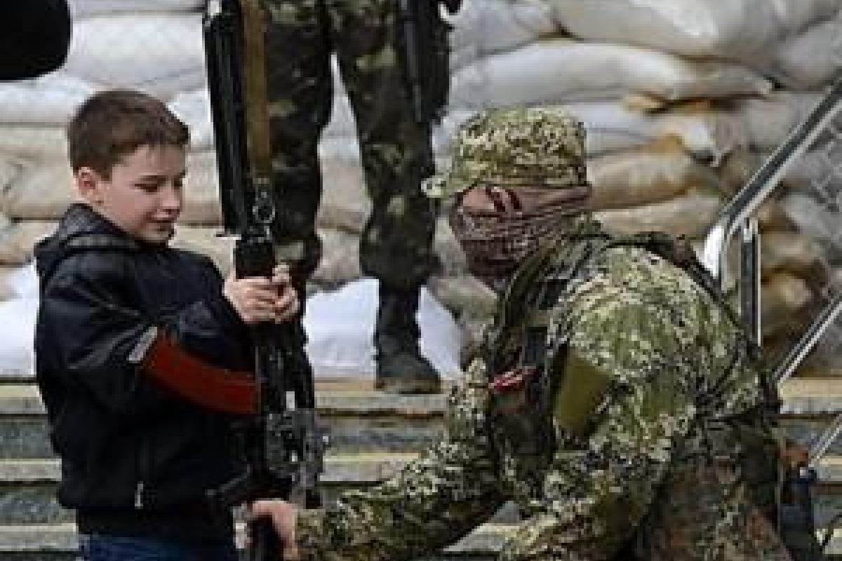 Боевики на оккупированном Донбассе окончательно лишают детей детства: в "ЛНР" создали детскую ДРГ Боевики на оккупированном Донбассе окончательно лишают детей детства: в "ЛНР" создали детскую ДРГ