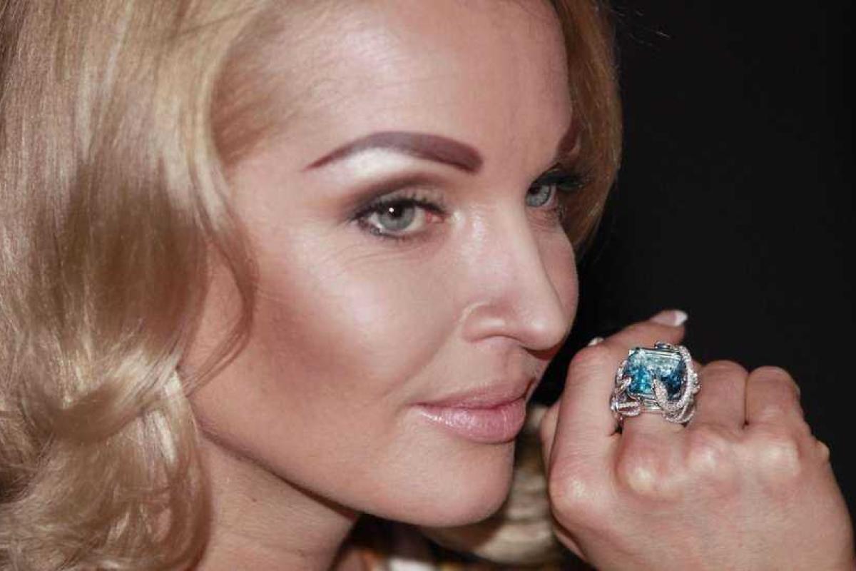 Анастасия Волочкова на юбилей получила оригинальный подарок от неизвестного поклонника