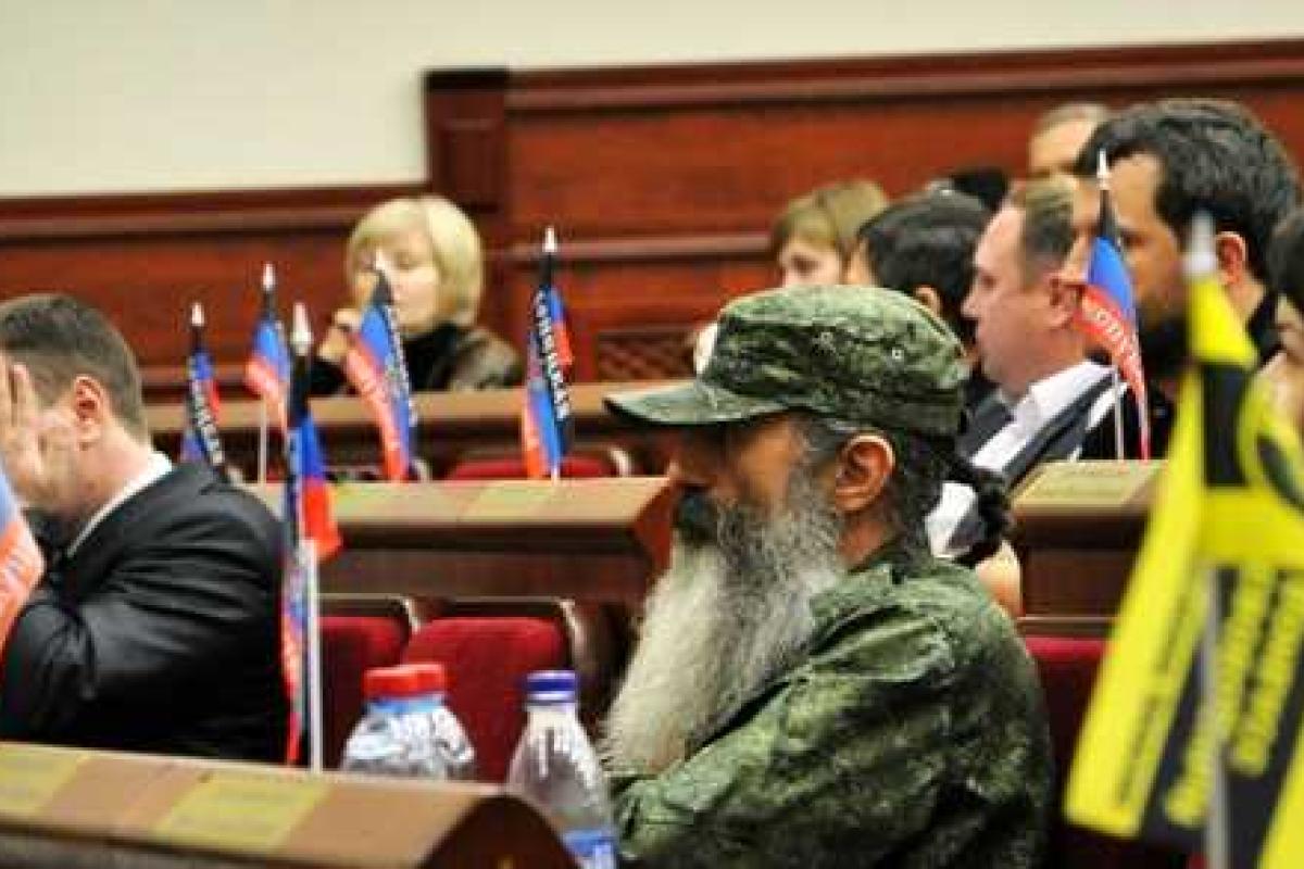 Сепаратисты "ДНР" обижены на Олланда и требуют его смещения с поста президента Франции Сепаратисты "ДНР" обижены на Олланда и требуют его смещения с поста президента Франции