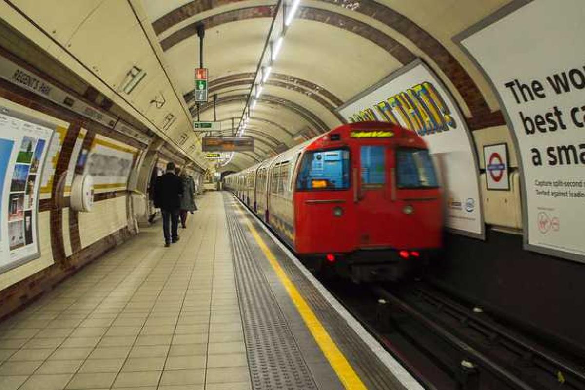 Новогодний подарок: в Лондоне из-за сбоя системы пассажиры 6 часов ездили бесплатно в автобусах и метро