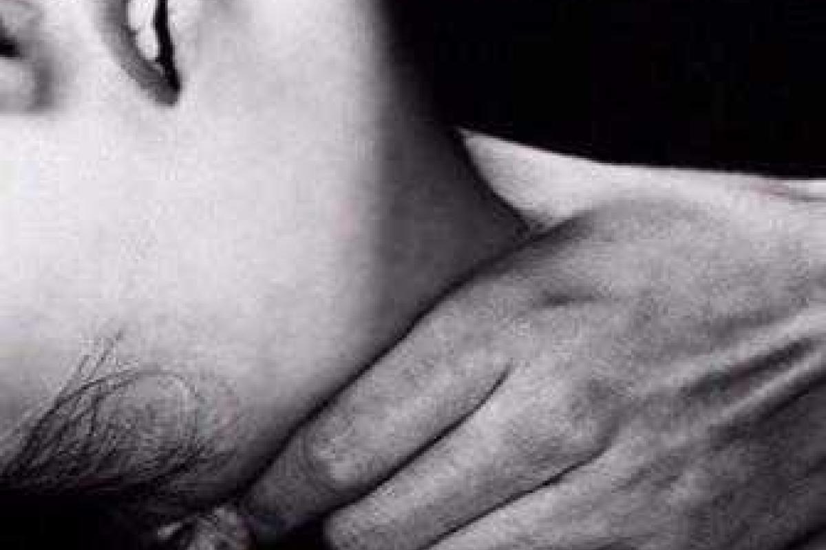 На Харьковщине "Отелло" в пьяном угаре из-за ревности задушил свою гражданскую жену На Харьковщине "Отелло" в пьяном угаре из-за ревности задушил свою гражданскую жену