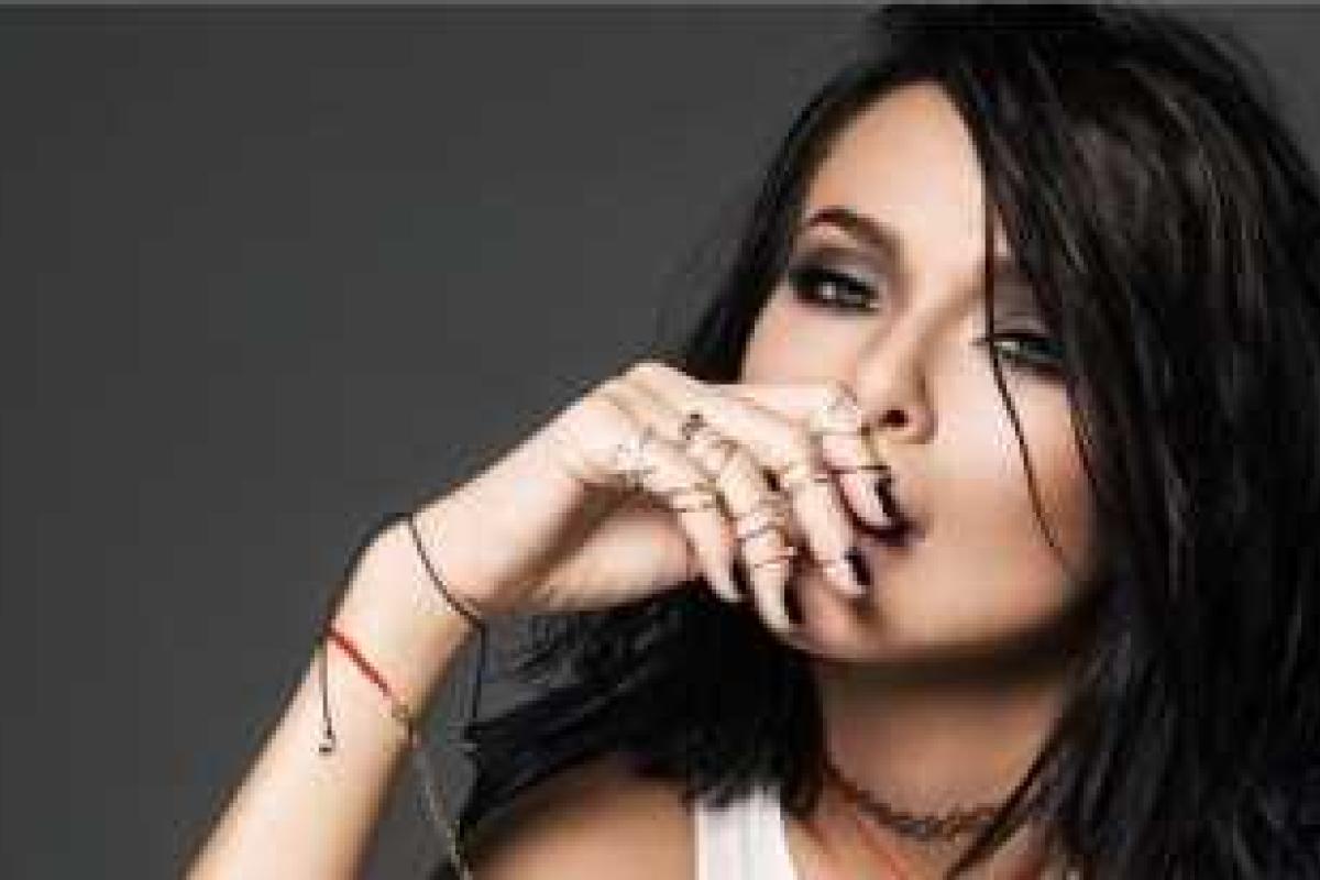 Елена Темникова презентовала новый клип на песню "Ревность"