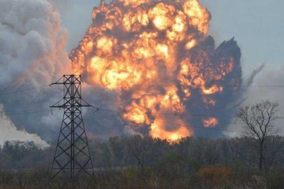 Жители Донецка содрогнулись от мощного взрыва, прогремевшего в районе ДАП: задрожали стекла и стены домов Жители Донецка содрогнулись от мощного взрыва, прогремевшего в районе ДАП: задрожали стекла и стены домов
