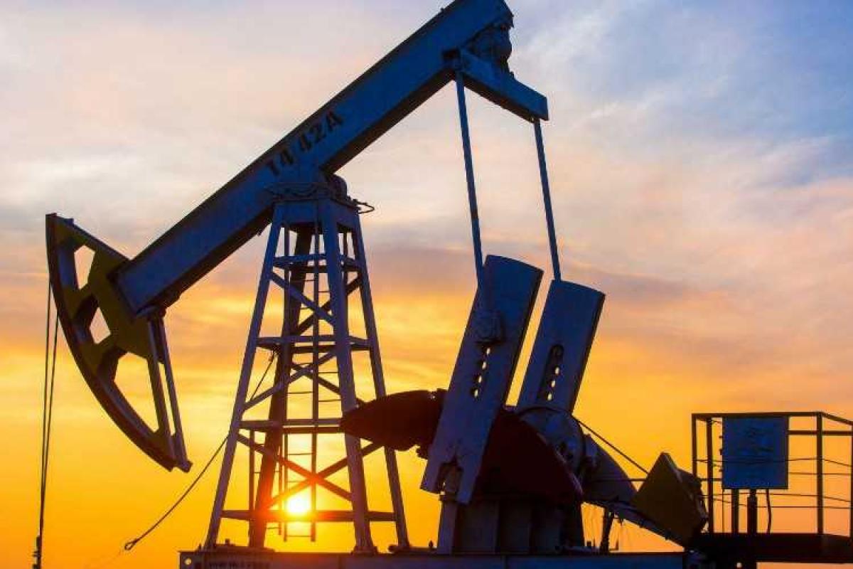 Цены на нефть медленно поползли вверх