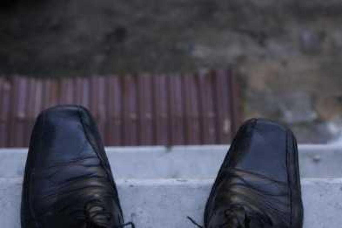 В Мариуполе молодой военнослужащий в алкогольном опьянении вылетел из окна 3 этажа