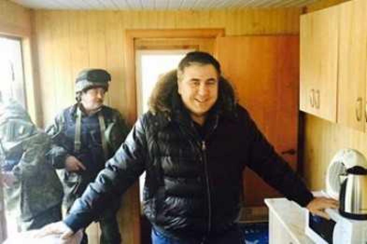 Саакашвили в Мариуполе передал спецназовцам из Одессы контейнеры для блокпостов от волонтеров