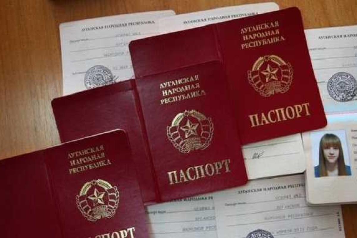 В "ЛНР" заявили о выдаче 10 тысяч паспортов "республики" В "ЛНР" заявили о выдаче 10 тысяч паспортов "республики"