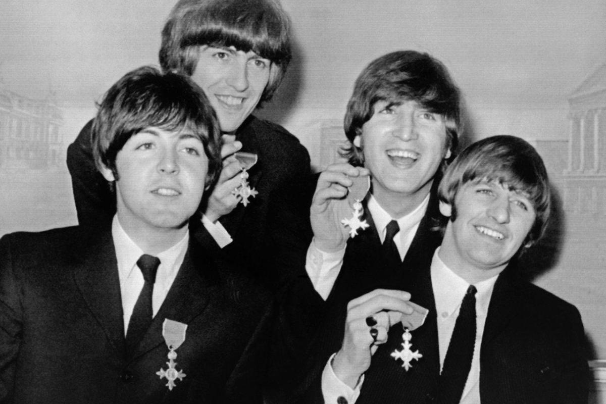 В Британии на торги выставят раритетную пластинку группы "The Beatles"