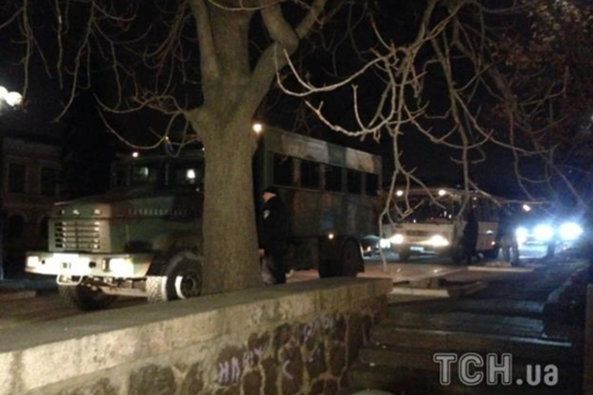 Ночью в центр Киева подтянули отряды Нацгвардии Ночью в центр Киева подтянули отряды Нацгвардии