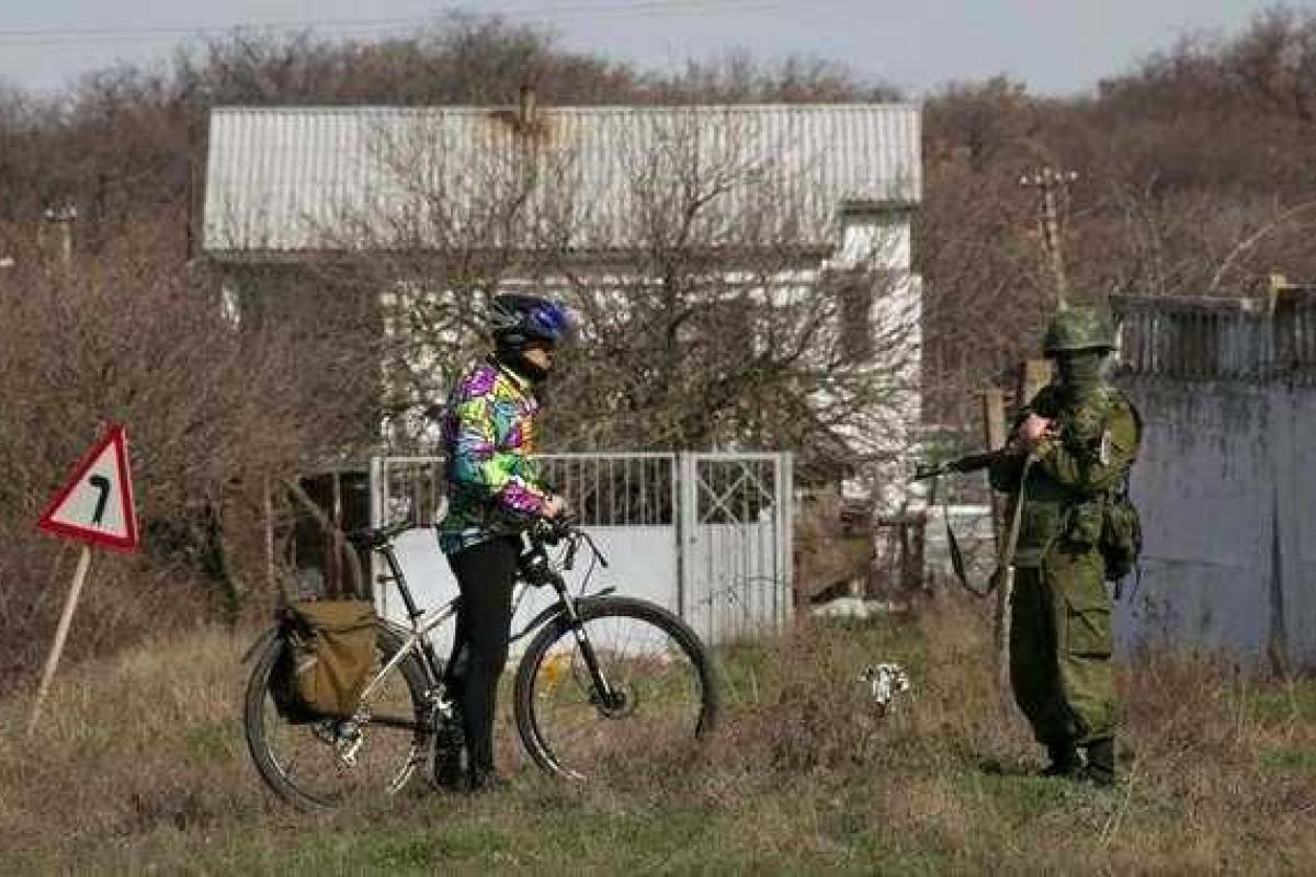 Назло оккупантам в Симферополе появилось новое проукраинское граффити  Назло оккупантам в Симферополе появилось новое проукраинское граффити
