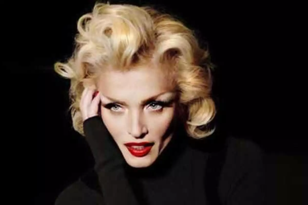 Певица Лайма Вайкуле послала "к черту" российскую журналистку за вопрос о гастрольном туре по Украине Певица Лайма Вайкуле послала "к черту" российскую журналистку за вопрос о гастрольном туре по Украине