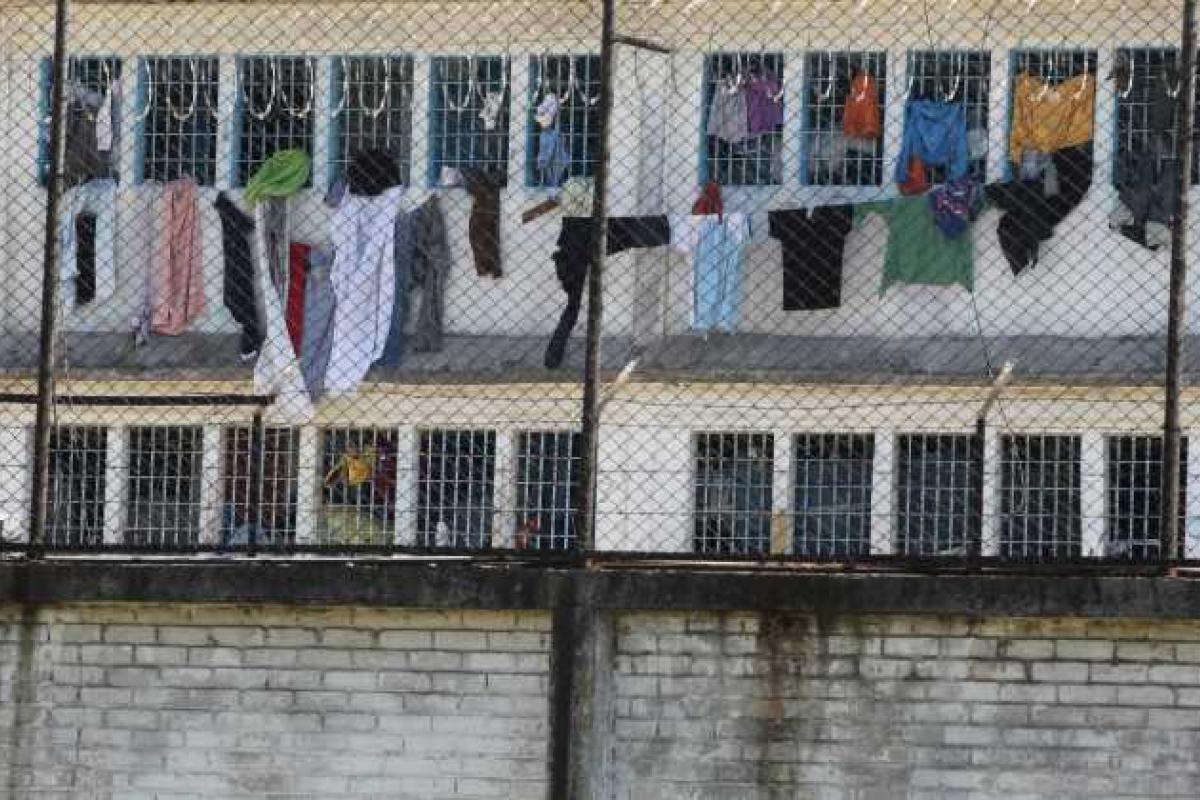 Жуткая находка: в Колумбии в канализации под тюрьмой обнаружены останки ста человек