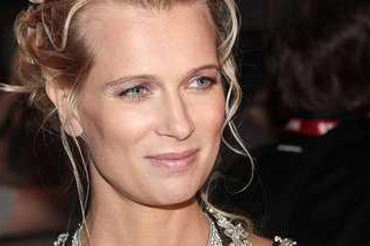 Актриса Олеся Судзиловская показала первое фото с новорожденным сыном