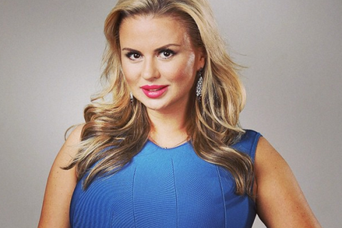 Анна Семенович опровергла слухи о лишнем весе, показав подтянутую фигуру