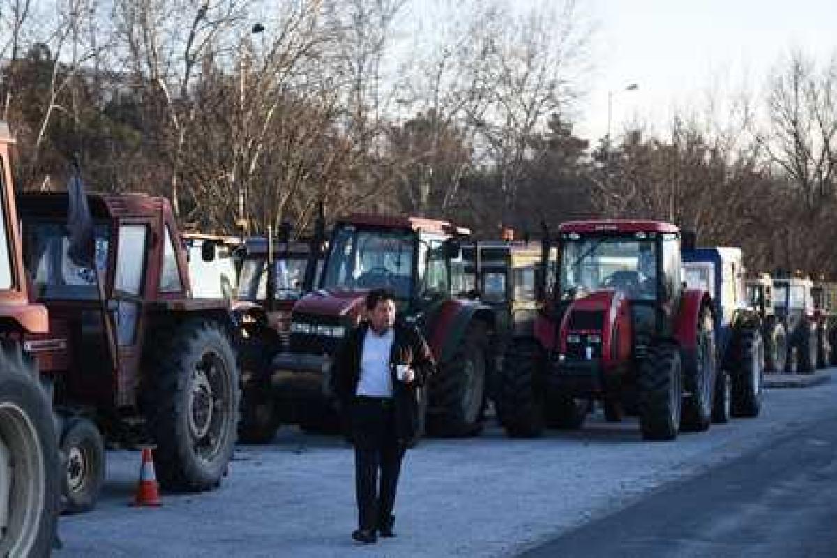 Громкая акция протеста в Греции подходит к финалу: фермеры начали снимать блокаду дорог