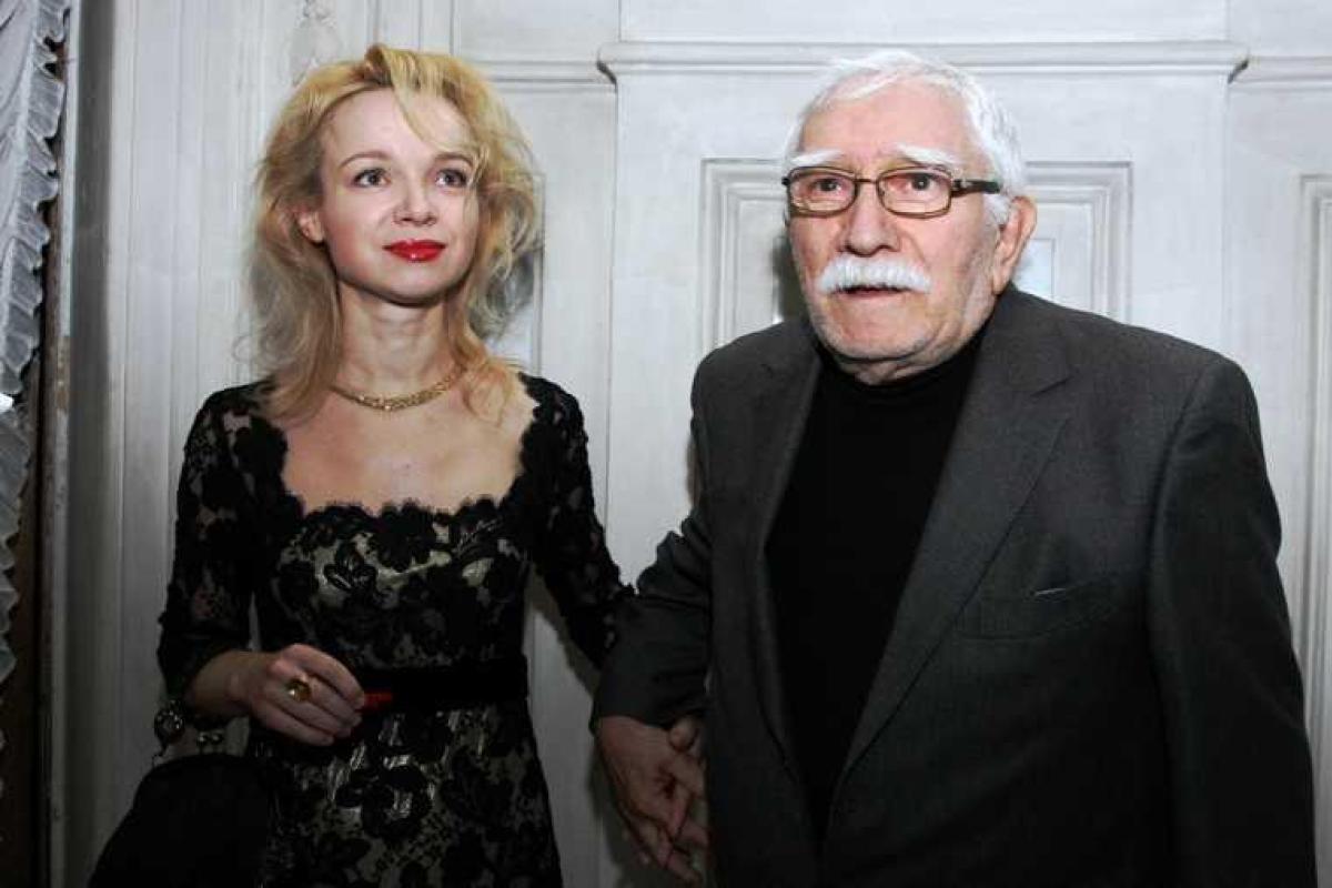 Актер Армен Джигарханян и его возлюбленная официально зарегистрировали брак