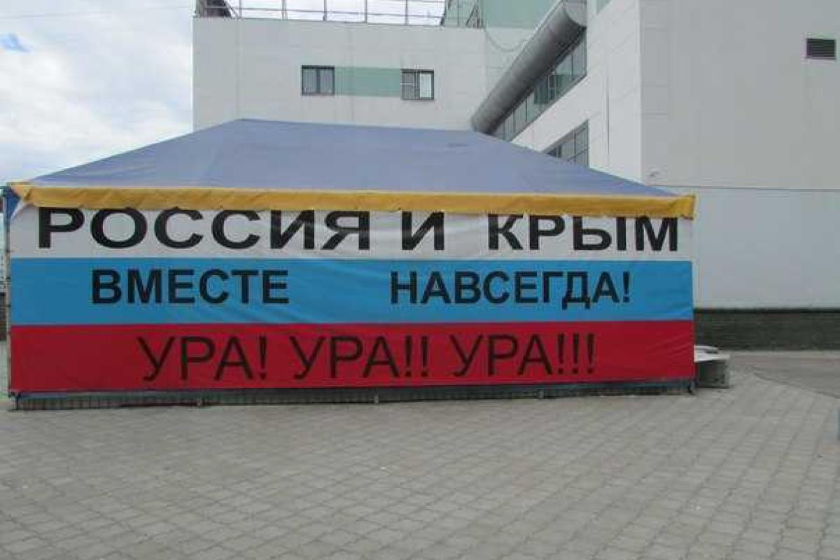 Казарин: все чаще россияне недовольно заявляют "Хватит кормить Крым!" Казарин: все чаще россияне недовольно заявляют "Хватит кормить Крым!"