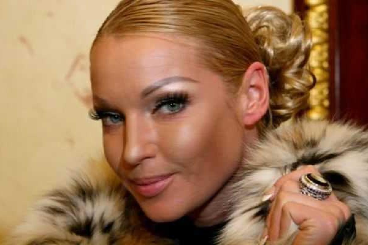 Анастасия Волочкова в московском караоке-баре "жарко" отметила свой юбилей