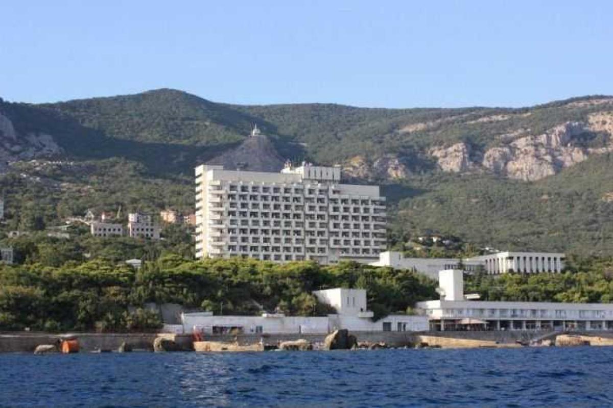 В Крыму санаторный комплекс Коломойского ушел с молотка за 1,4 млрд рублей  В Крыму санаторный комплекс Коломойского ушел с молотка за 1,4 млрд рублей