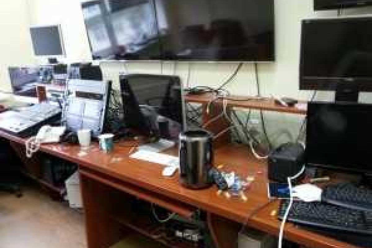 В Киеве неизвестные напали на офис независимого "17 канала": пострадал сторож, украдена техника и материалы В Киеве неизвестные напали на офис независимого "17 канала": пострадал сторож, украдена техника и материалы