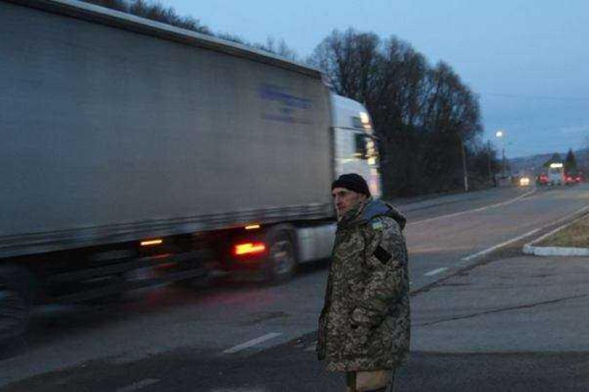 Активисты на Закарпатье открыли свободный проезд для российских фур