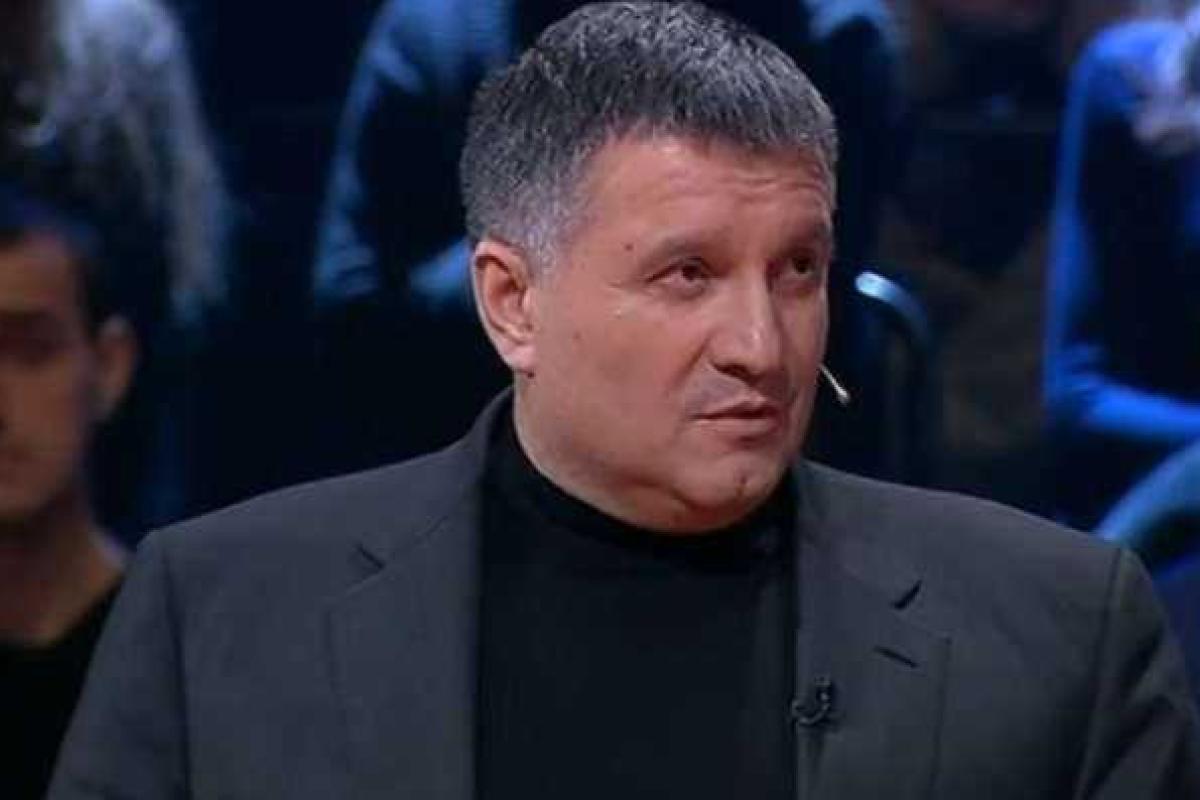 Аваков: расследование по смертельной погоне в Киеве продолжается, уже ясно одно - полицейский нарушил устав Аваков: расследование по смертельной погоне в Киеве продолжается, уже ясно одно - полицейский нарушил устав