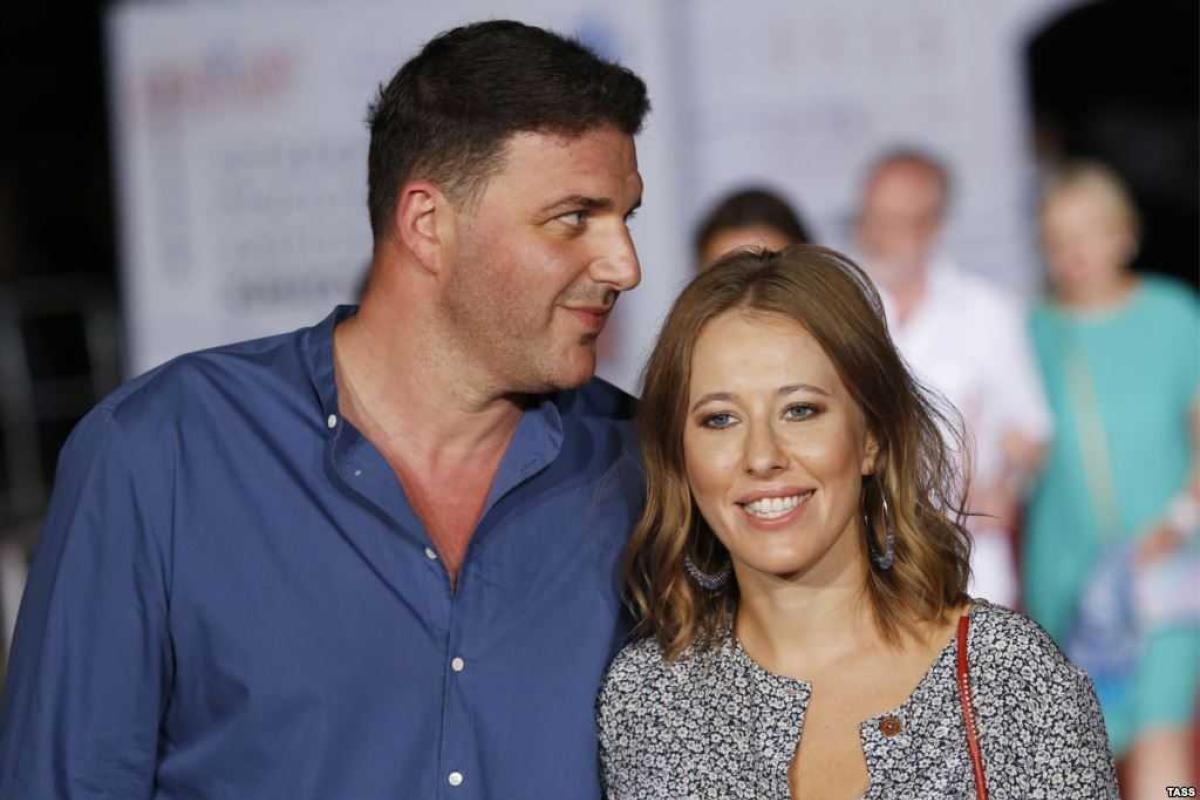 Светская львица Ксения Собчак с мужем снялась в романтической фотосессии