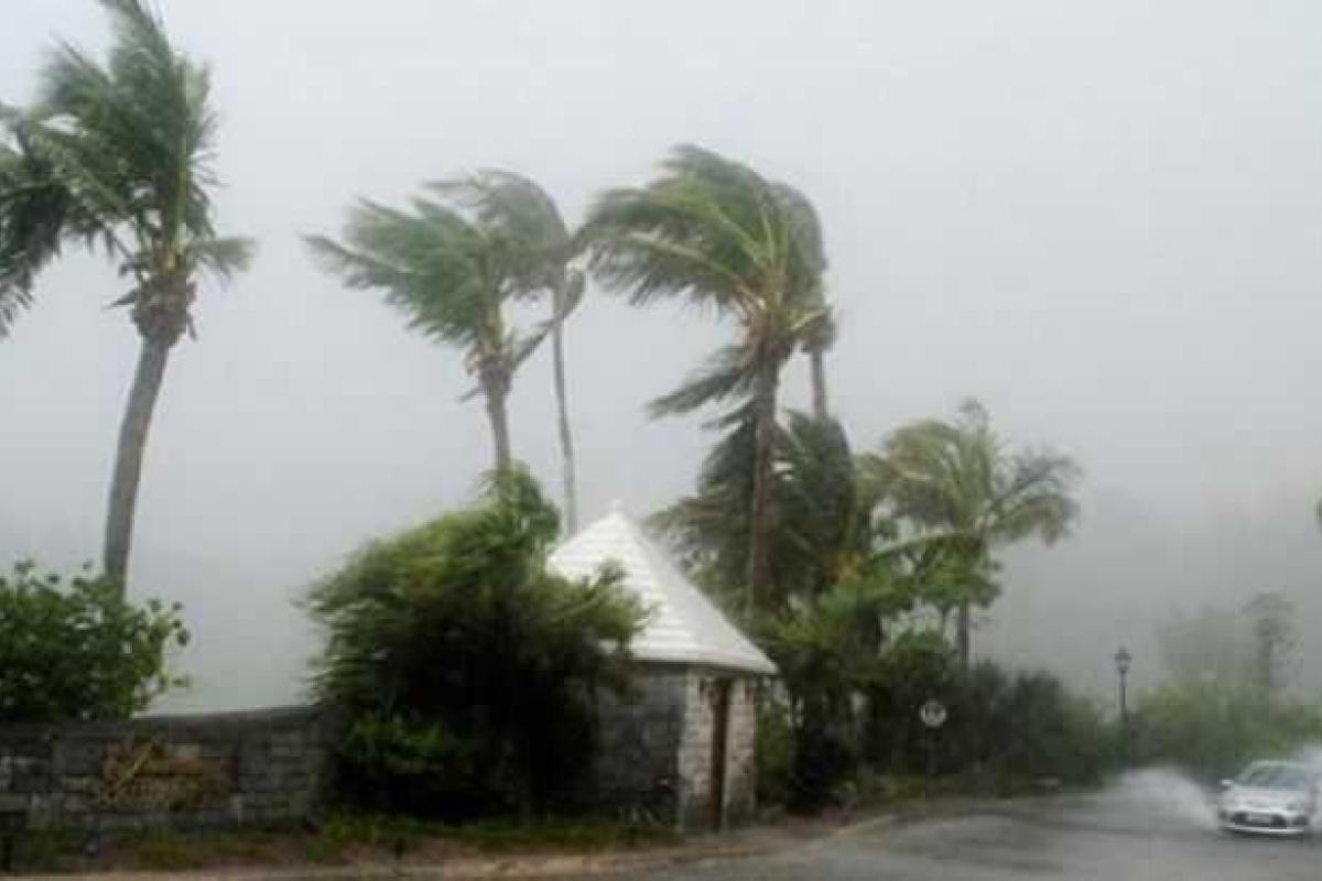 На Фиджи обрушился мощный ураган: разрушены целые села, в стране объявлен комендантский час