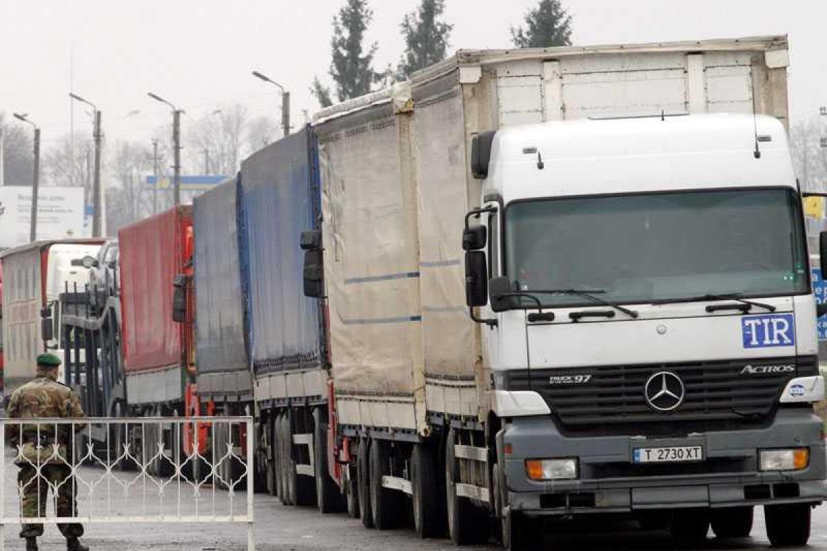 Украина и Россия договорились на 10 дней открыть проезд грузовым фурам "для возвращения домой"