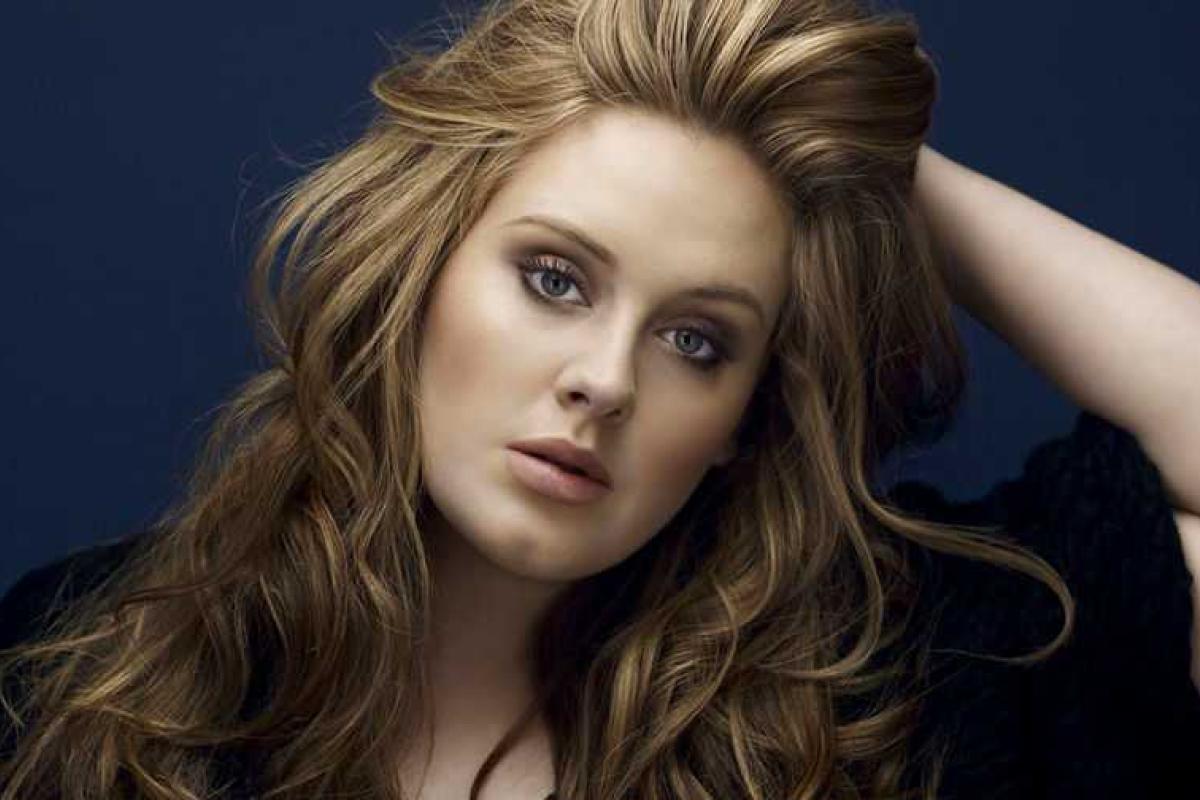 Певица Адель украсит обложку мартовского выпуска журнала "Vogue"