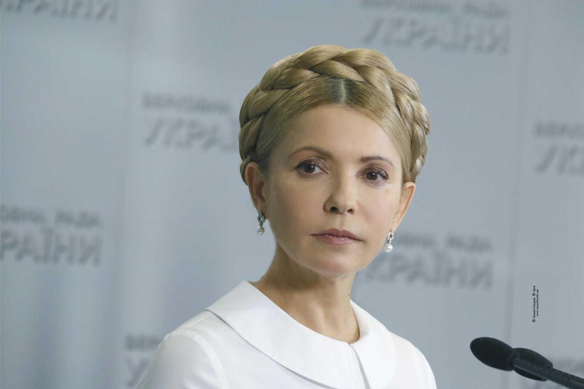 Юлия Тимошенко прокомментировала скандальные снимки объятий с соратницей Януковича Юлия Тимошенко прокомментировала скандальные снимки объятий с соратницей Януковича